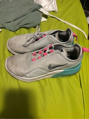 Nike women’s size 8
